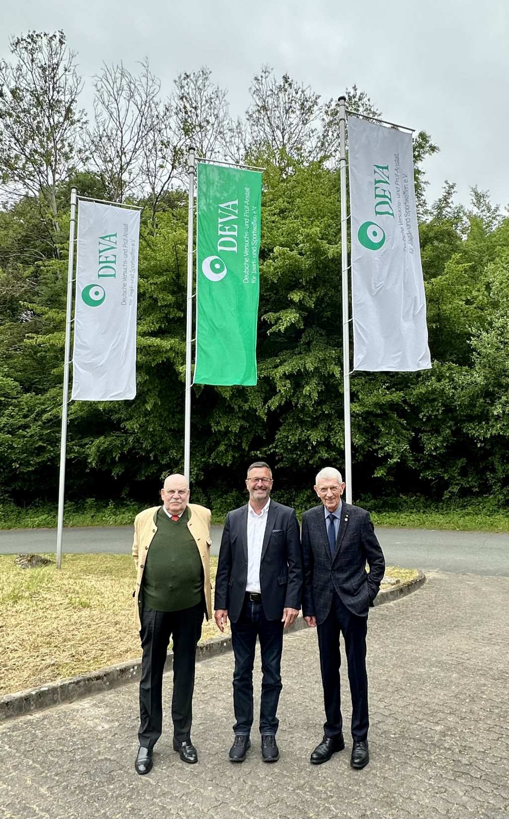 v.l.n.r. Präsident Michael Storm (DEVA), Peter Braß (VDB), GF a.D. Helmut Kinsky (DEVA)